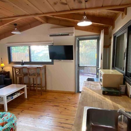 Bit Cabin Near The Airport Kfar Daniel Extérieur photo