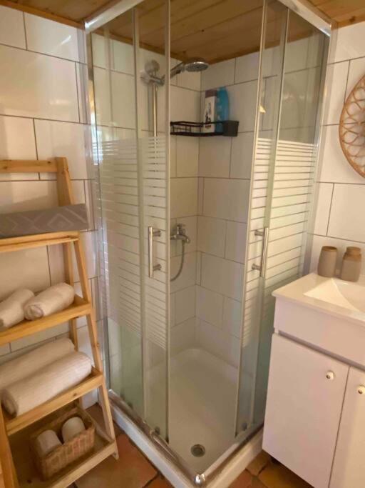 Bit Cabin Near The Airport Kfar Daniel Extérieur photo